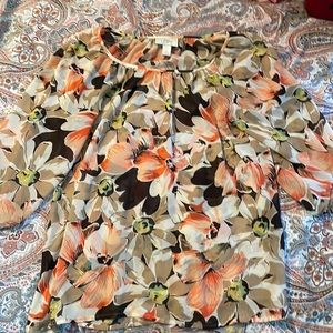 Flowy LOFT shirt perfect for casual wear or work